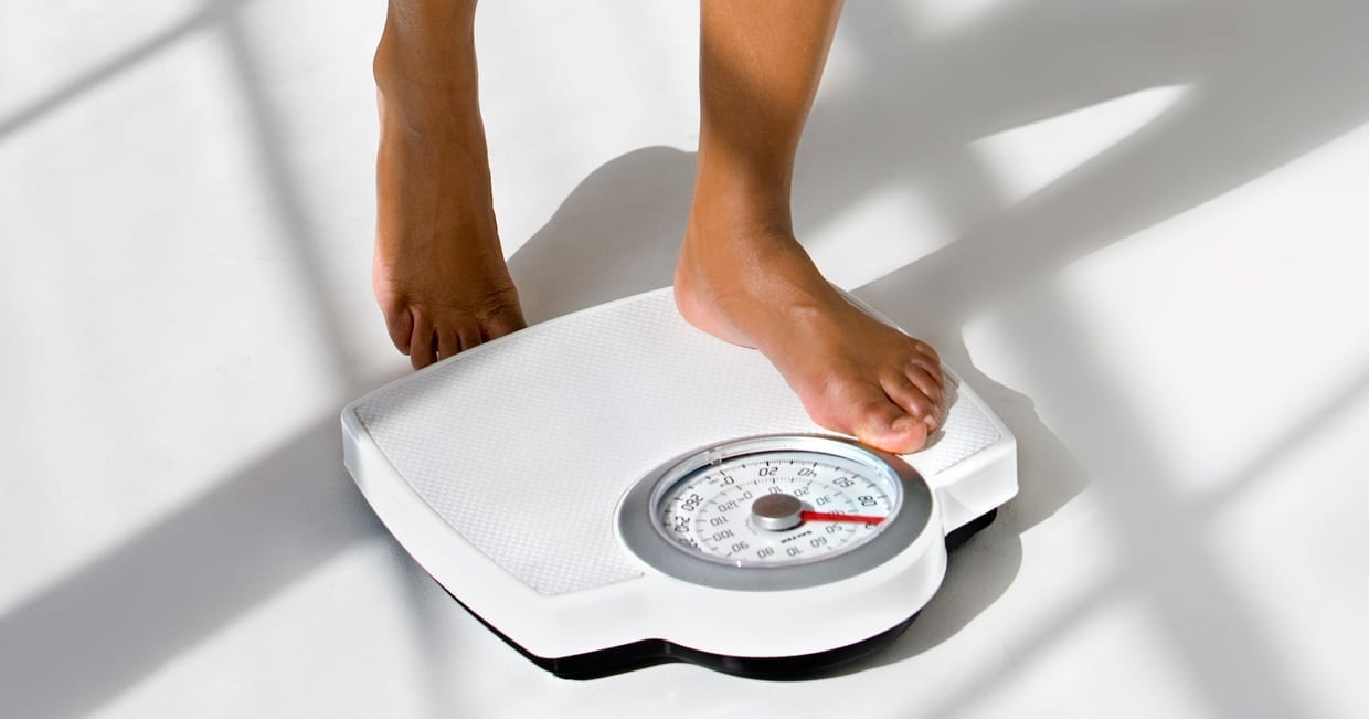 ۱۳ دلیل تغییر وزن در روز که نمی دانستید
